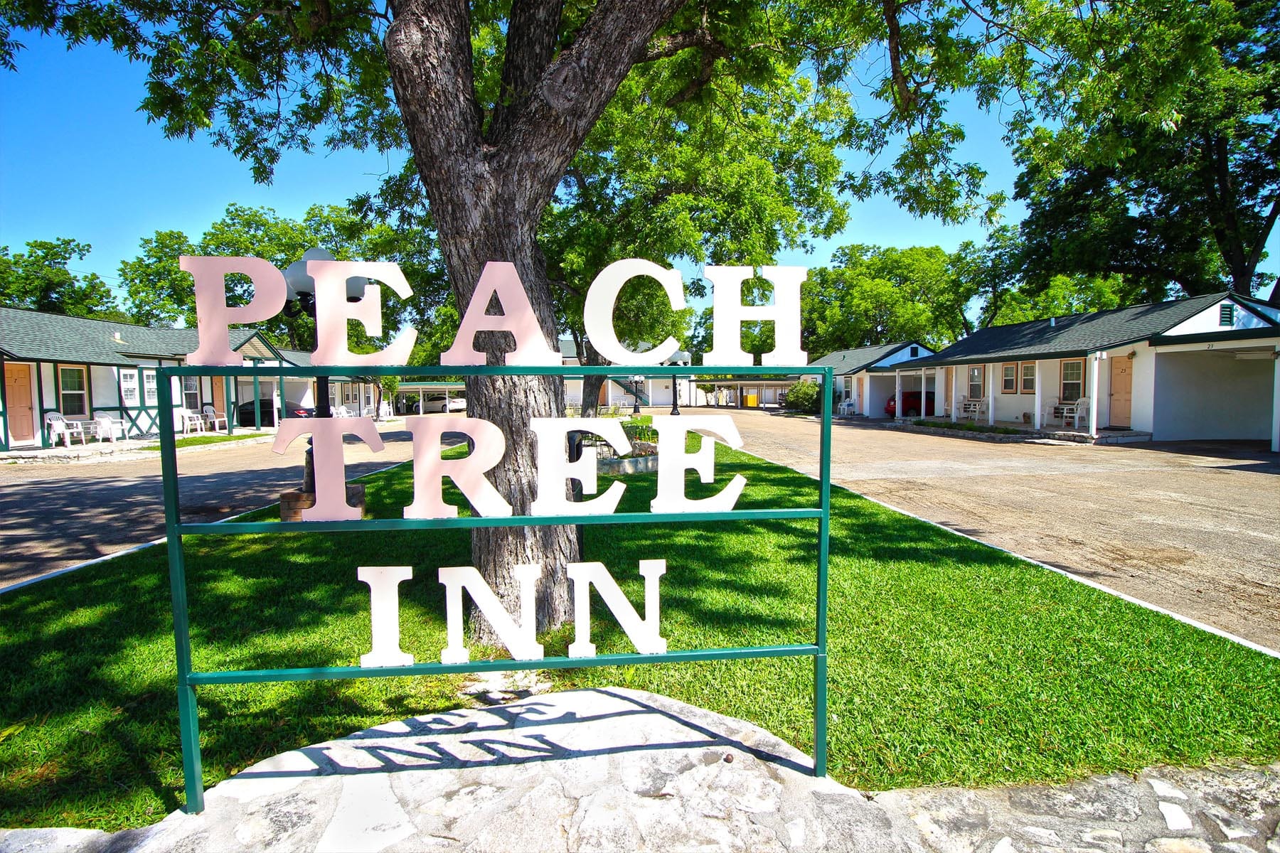 Peach Tree Inn sign,