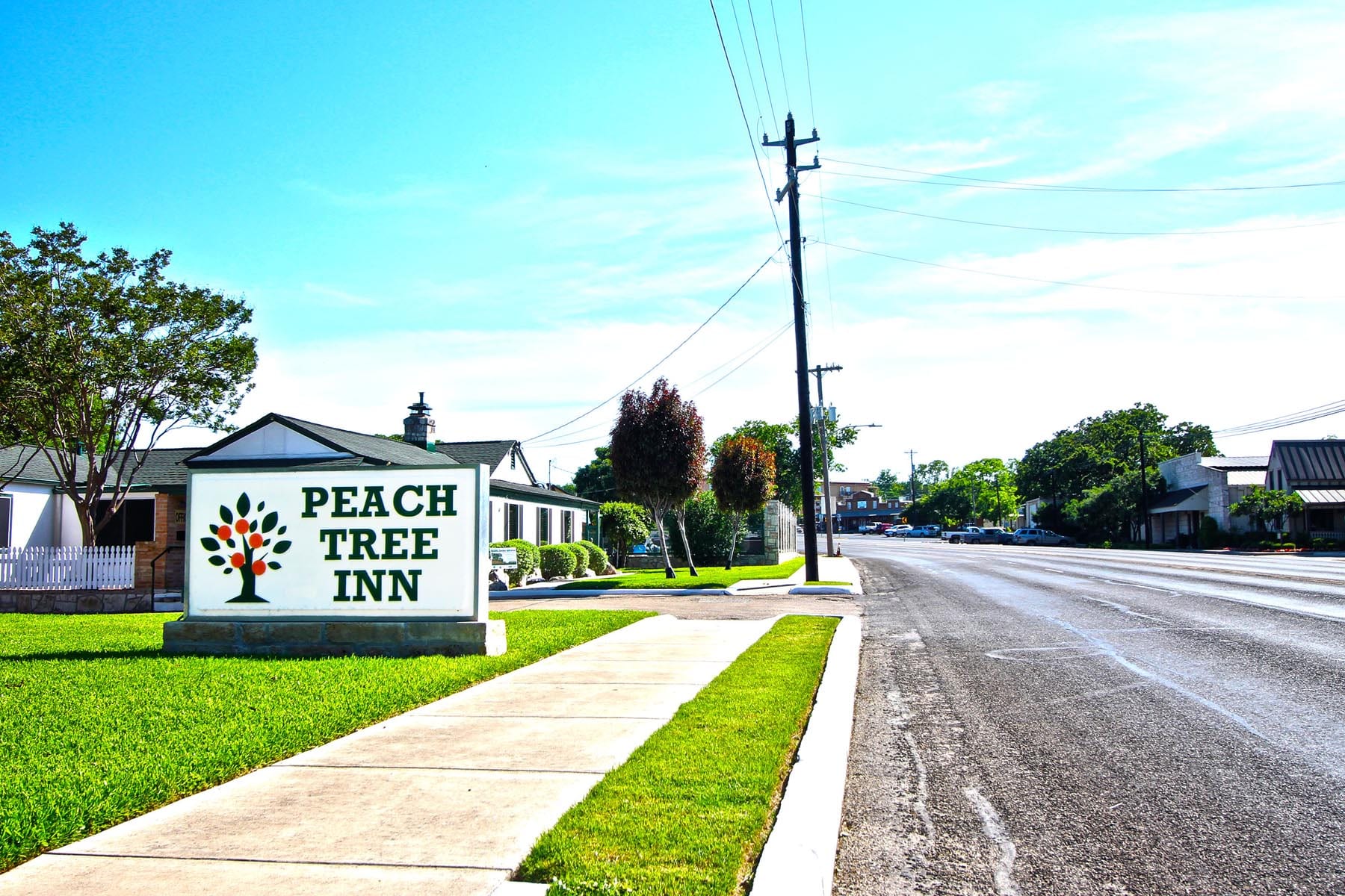 Peach Tree Inn sign near road.