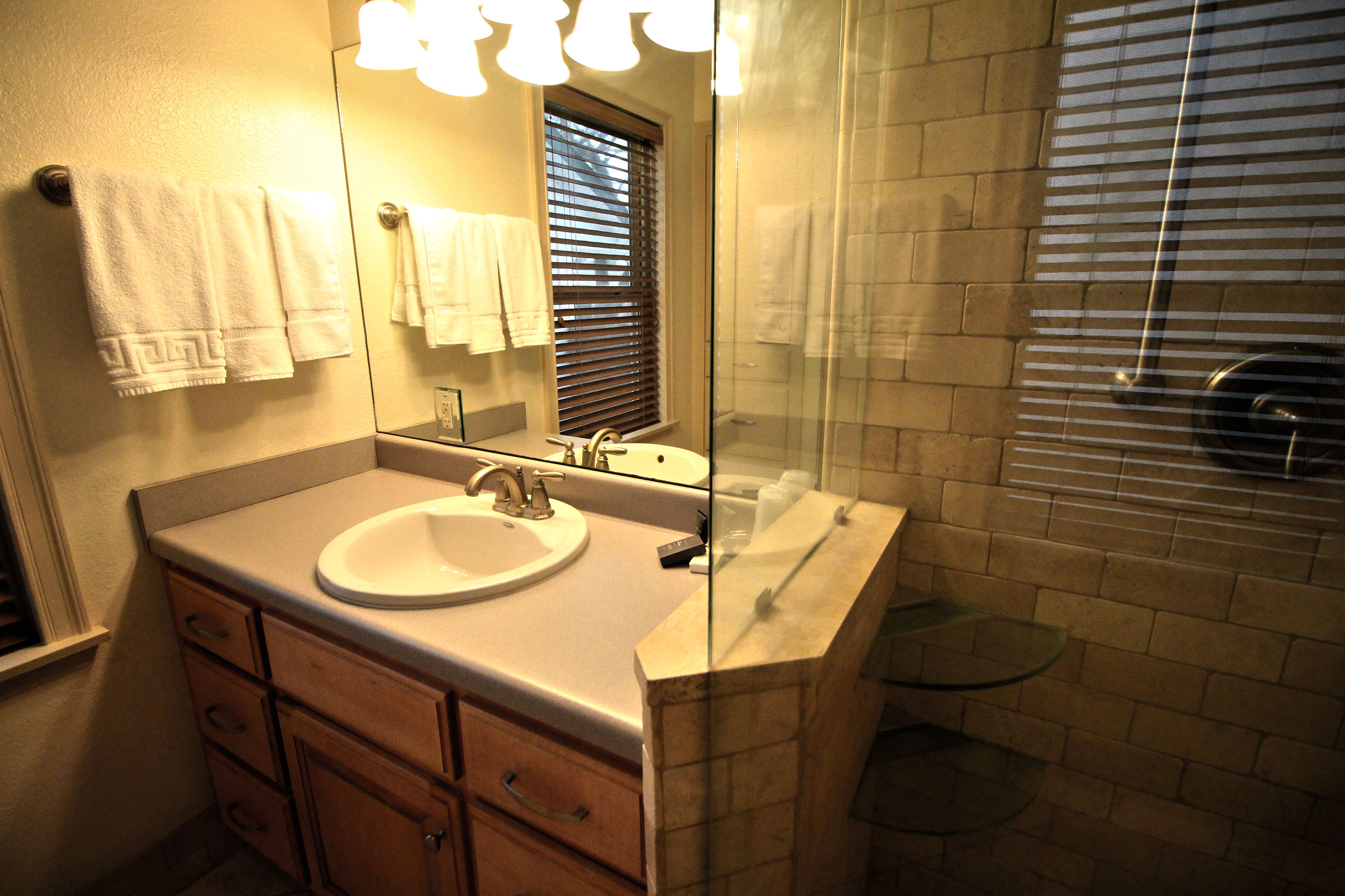 Peach Tree Inn & Suites — photo 49 of 60