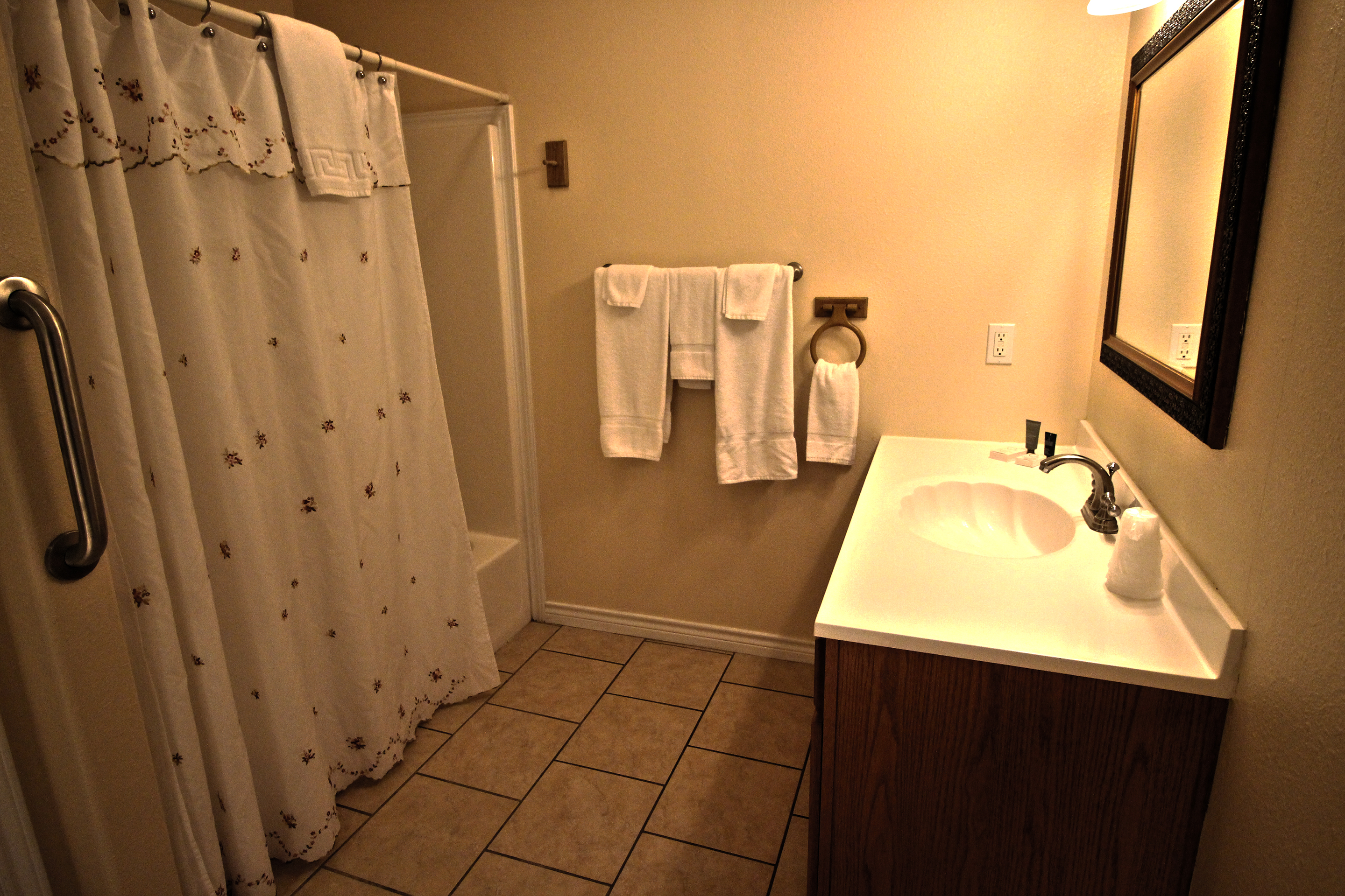 Peach Tree Inn & Suites — photo 55 of 60